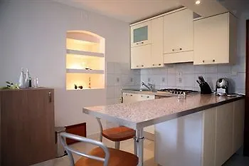 לינה וארוחת בוקר טרוגיר Villa Liza