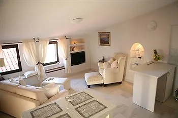 טרוגיר Villa Liza 3*,